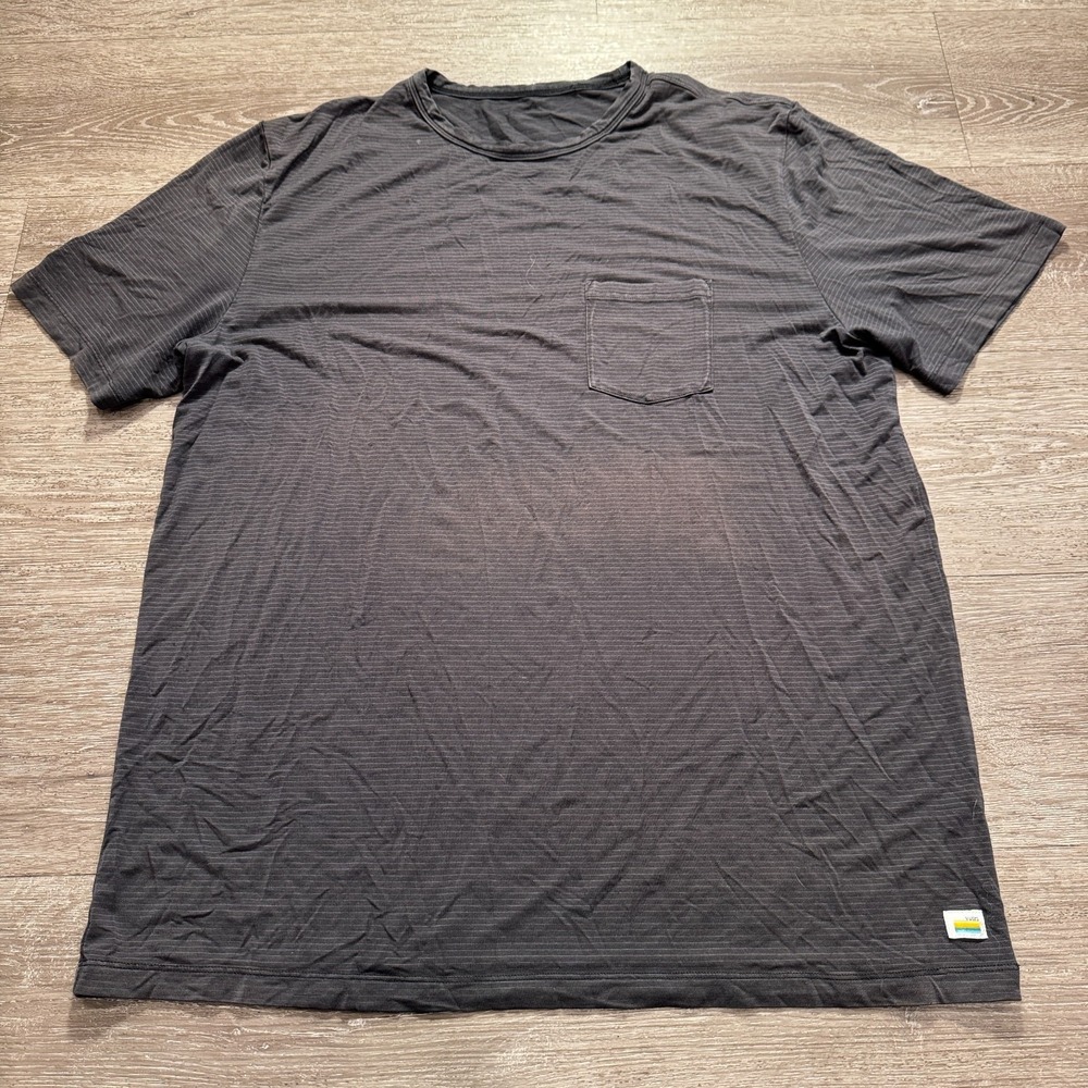 Vuori Shirt T-Shirt Mens Large Gray Striped‎ Polyester Spandex Gorpcore Outdoor